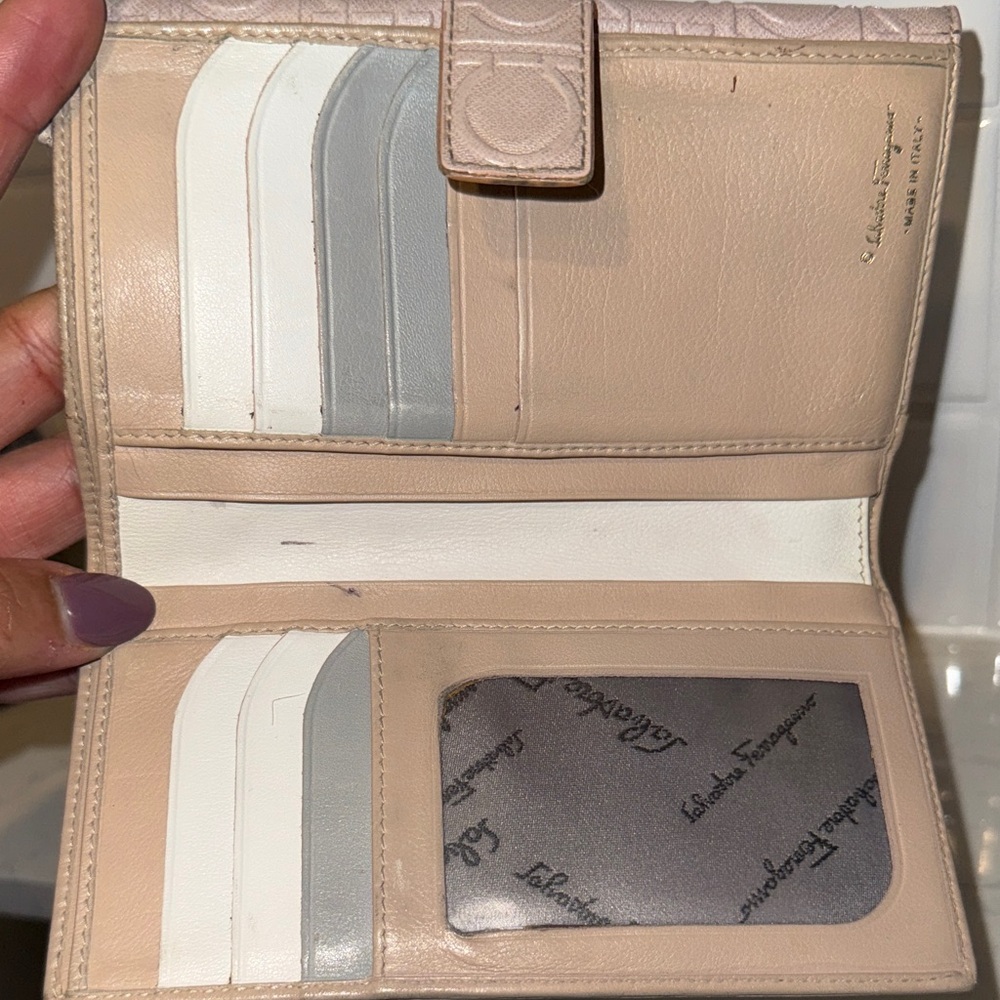 Salvatore Ferragamo Gancini continental  Pink Embossed wallet - Picture 6 of 9